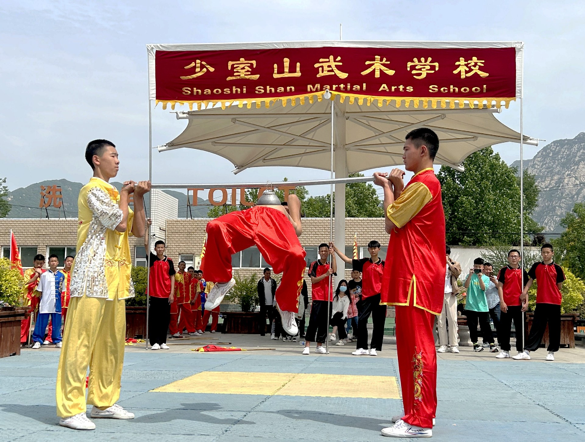 十一服务区演出 (3).jpg